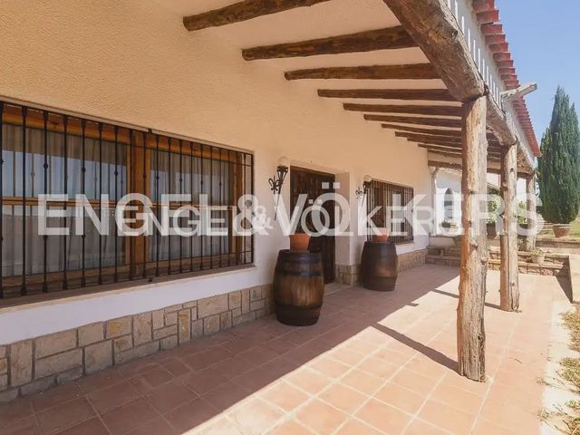 10 slaapkamer Finca/Landhuis te koop in Requena met zwembad - € 1.700.000 (Ref: 10113471)