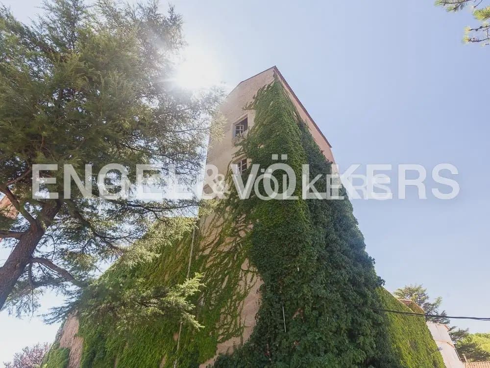 10 slaapkamer Finca/Landhuis te koop in Requena met zwembad - € 1.700.000 (Ref: 10113471)