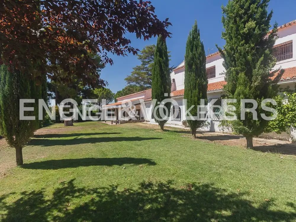 10 slaapkamer Finca/Landhuis te koop in Requena met zwembad - € 1.700.000 (Ref: 10113471)