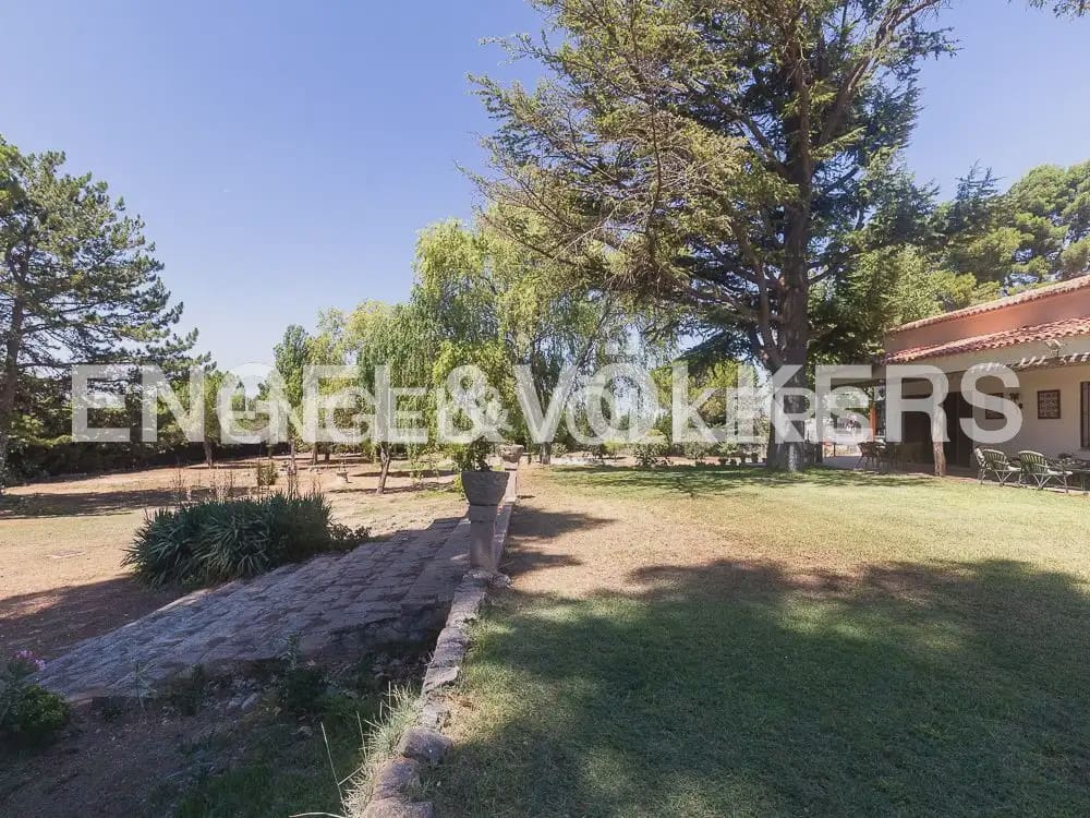 10 slaapkamer Finca/Landhuis te koop in Requena met zwembad - € 1.700.000 (Ref: 10113471)