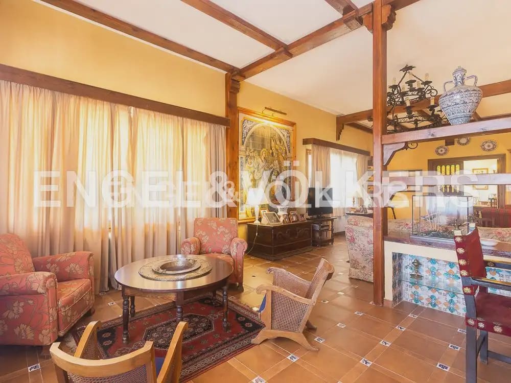 10 slaapkamer Finca/Landhuis te koop in Requena met zwembad - € 1.700.000 (Ref: 10113471)