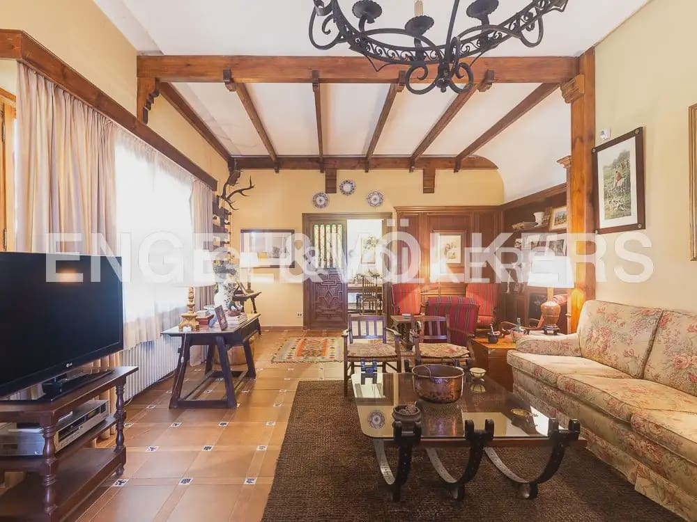 10 slaapkamer Finca/Landhuis te koop in Requena met zwembad - € 1.700.000 (Ref: 10113471)
