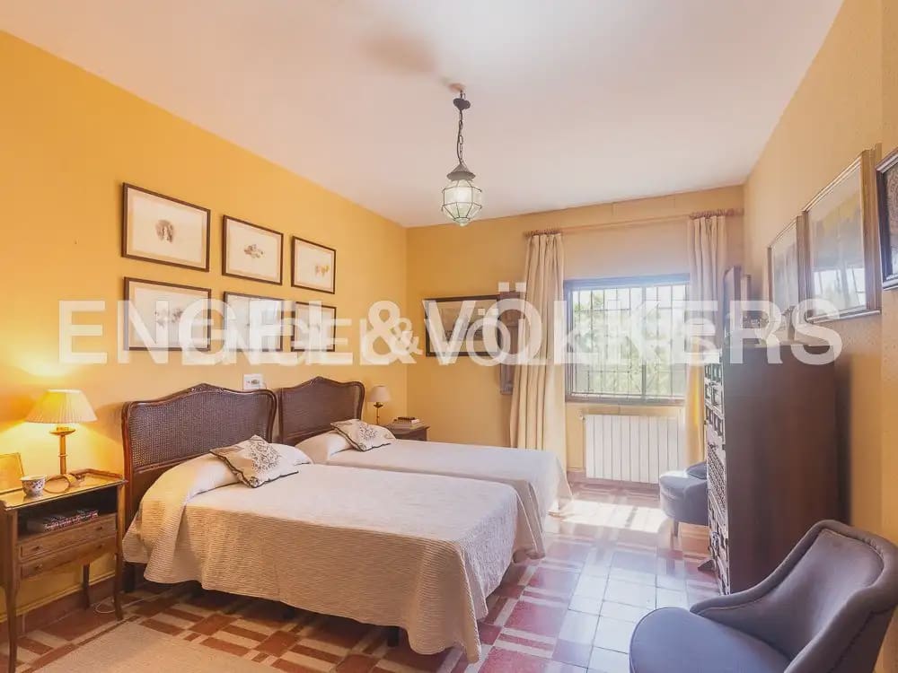 10 slaapkamer Finca/Landhuis te koop in Requena met zwembad - € 1.700.000 (Ref: 10113471)