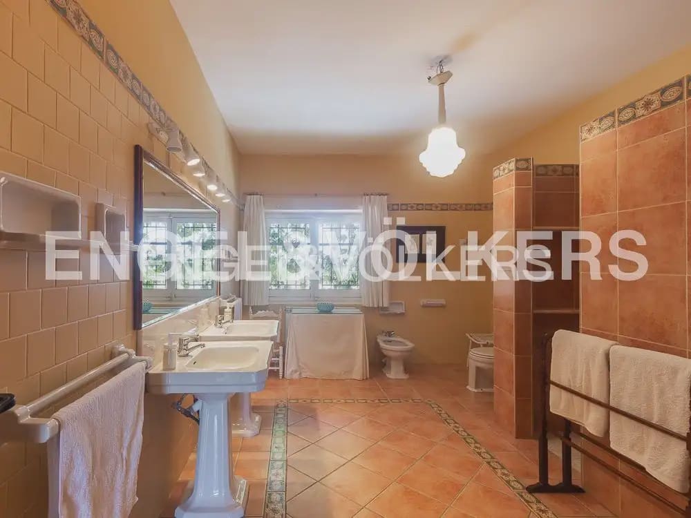 10 slaapkamer Finca/Landhuis te koop in Requena met zwembad - € 1.700.000 (Ref: 10113471)