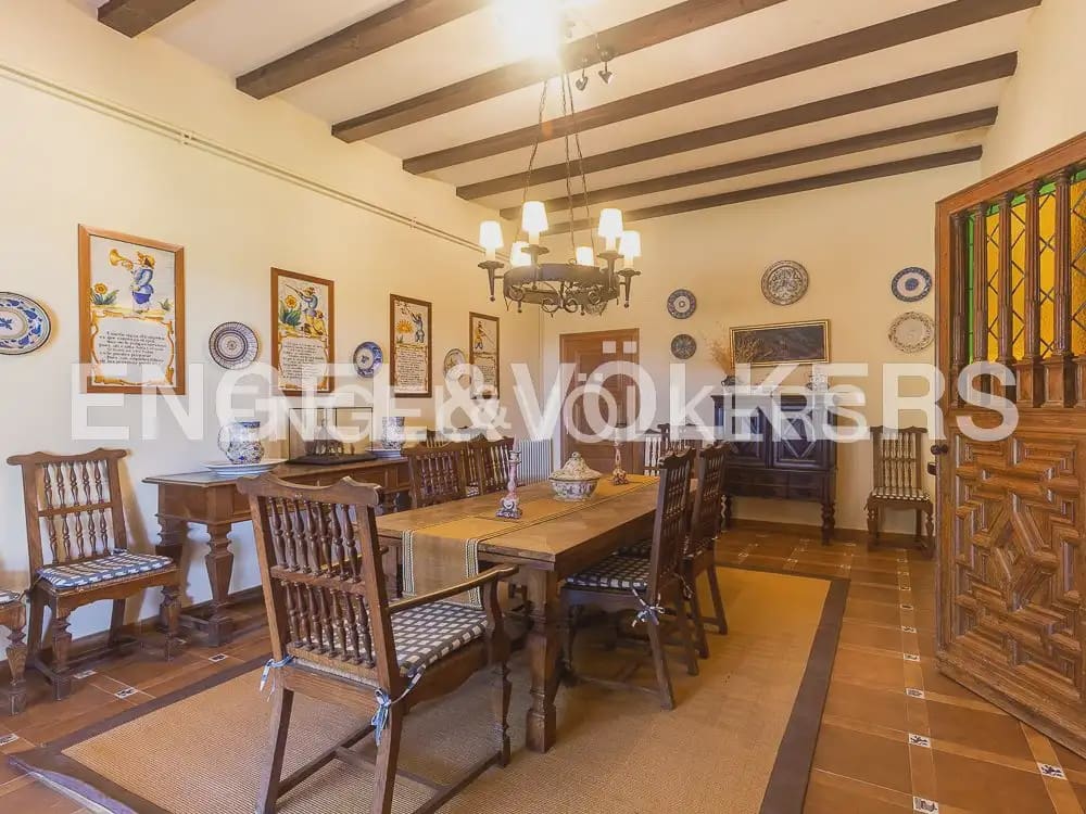 10 slaapkamer Finca/Landhuis te koop in Requena met zwembad - € 1.700.000 (Ref: 10113471)