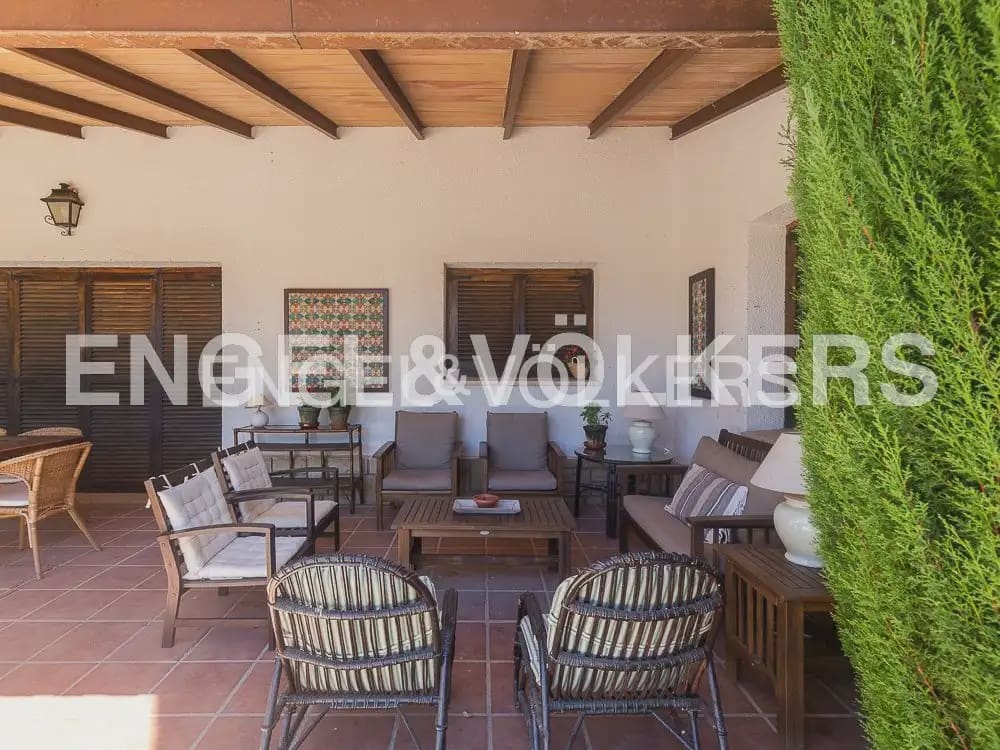 10 slaapkamer Finca/Landhuis te koop in Requena met zwembad - € 1.700.000 (Ref: 10113471)