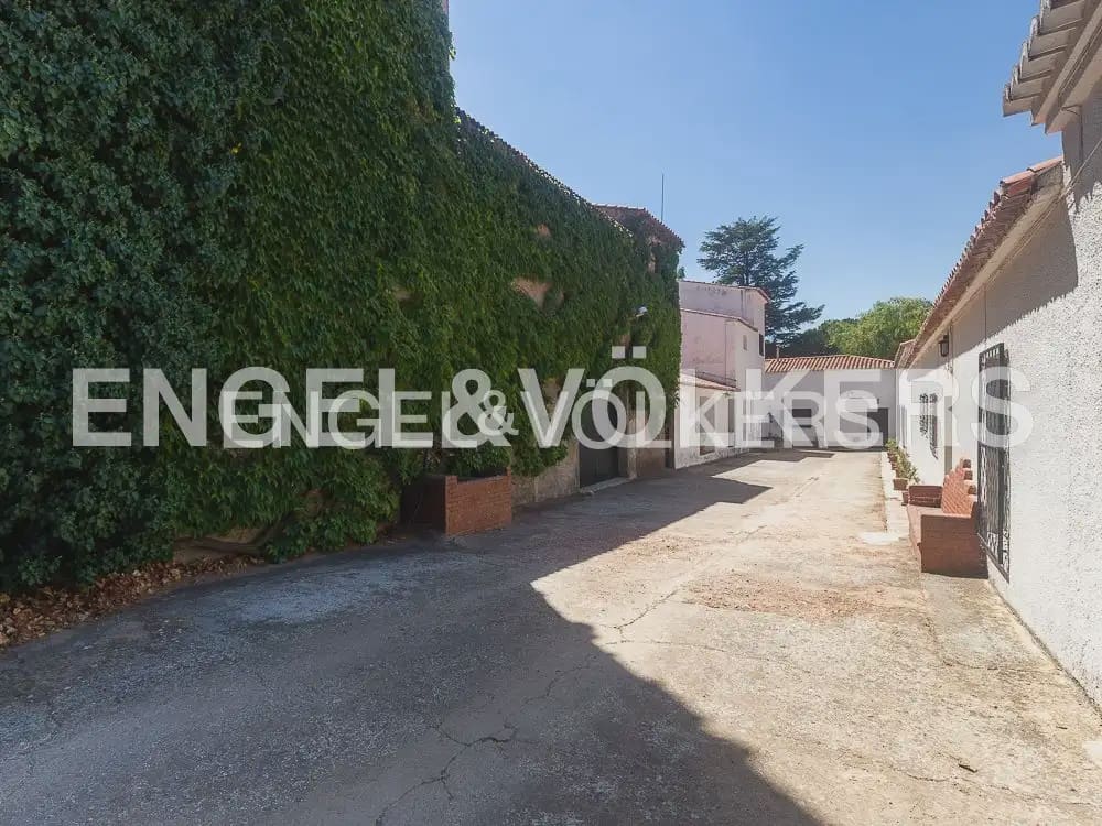 10 slaapkamer Finca/Landhuis te koop in Requena met zwembad - € 1.700.000 (Ref: 10113471)