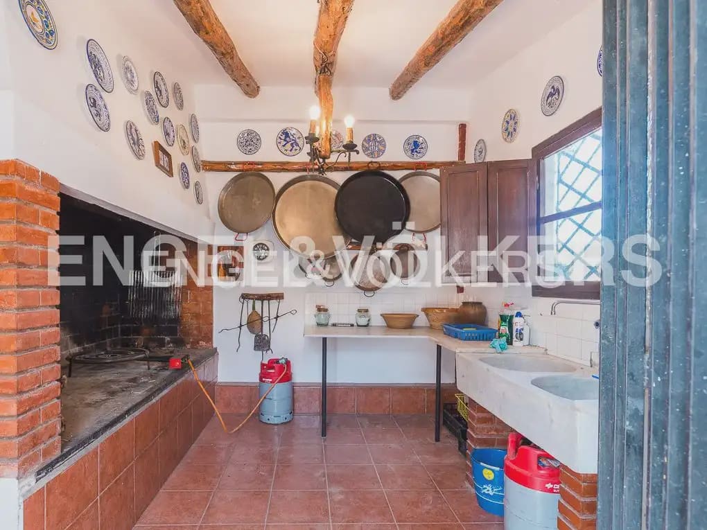 10 slaapkamer Finca/Landhuis te koop in Requena met zwembad - € 1.700.000 (Ref: 10113471)