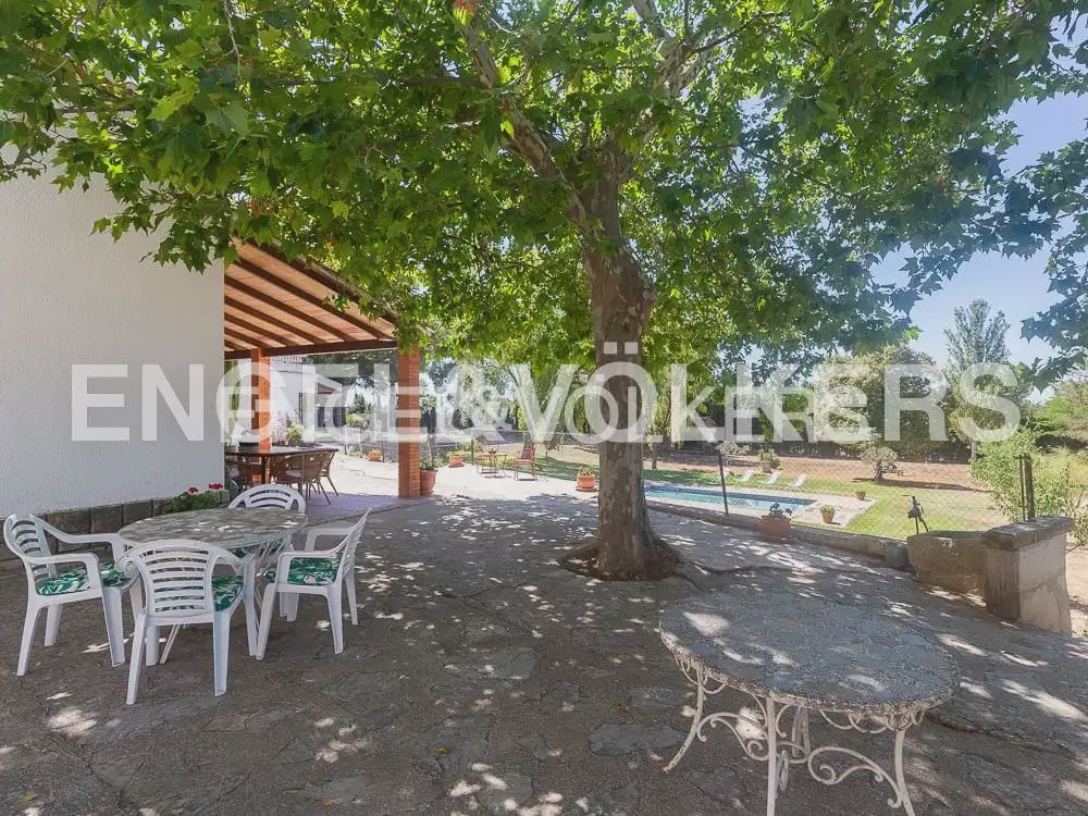10 slaapkamer Finca/Landhuis te koop in Requena met zwembad - € 1.700.000 (Ref: 10113471)