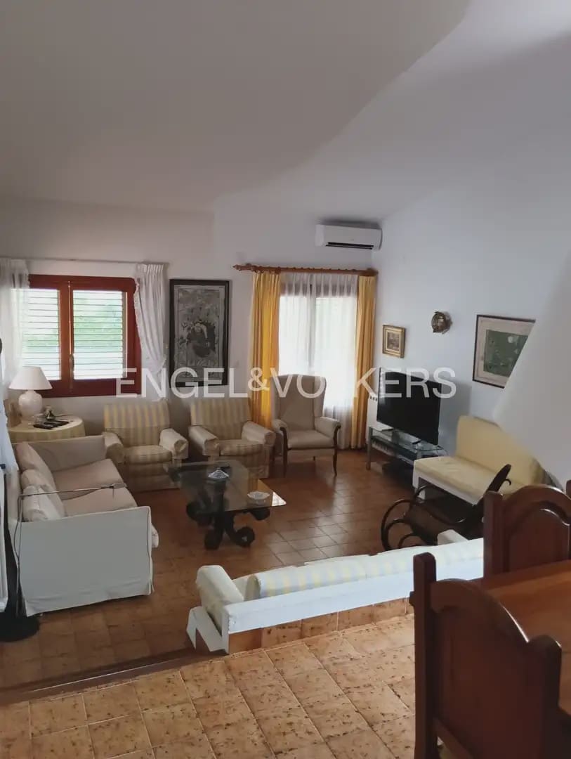 4 bedroom Villa for rent in Picassent with pool garage - € 2,200 (Ref: 10113472)