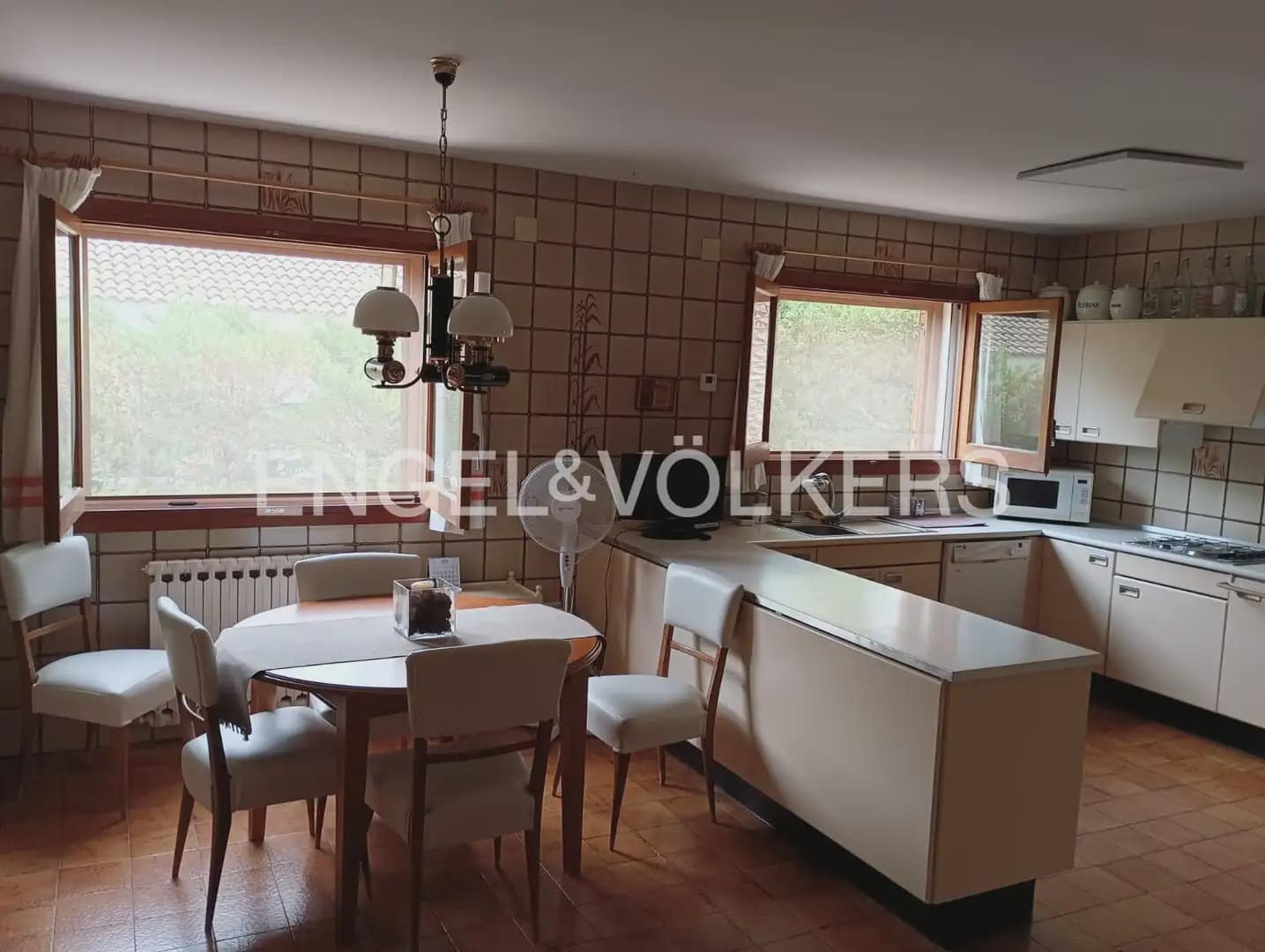 4 bedroom Villa for rent in Picassent with pool garage - € 2,200 (Ref: 10113472)