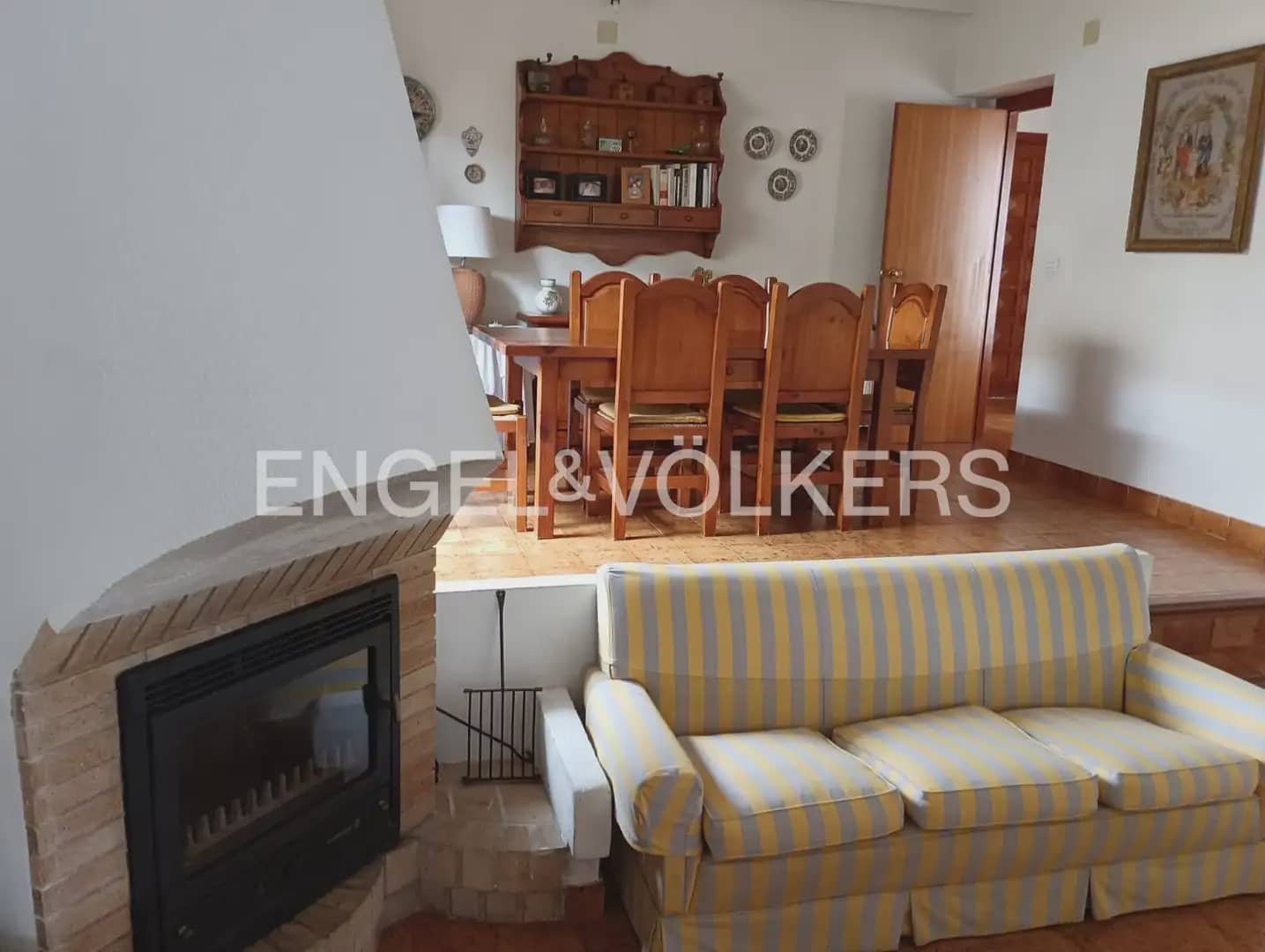 4 bedroom Villa for rent in Picassent with pool garage - € 2,200 (Ref: 10113472)