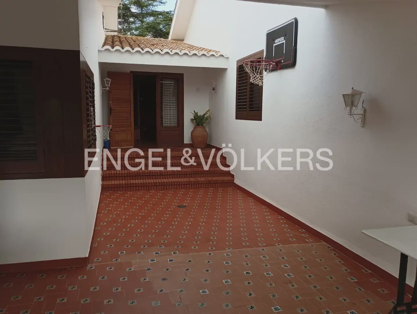 4 bedroom Villa for rent in Picassent with pool garage - € 2,200 (Ref: 10113472)