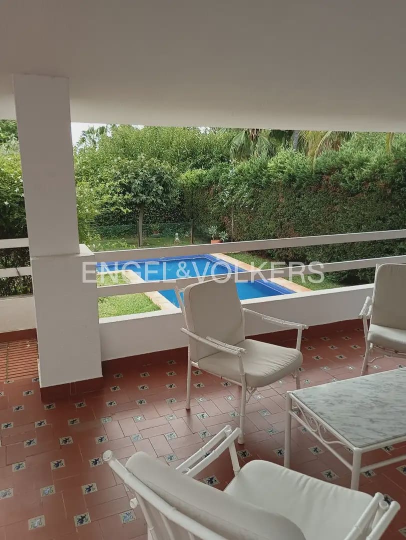 4 bedroom Villa for rent in Picassent with pool garage - € 2,200 (Ref: 10113472)