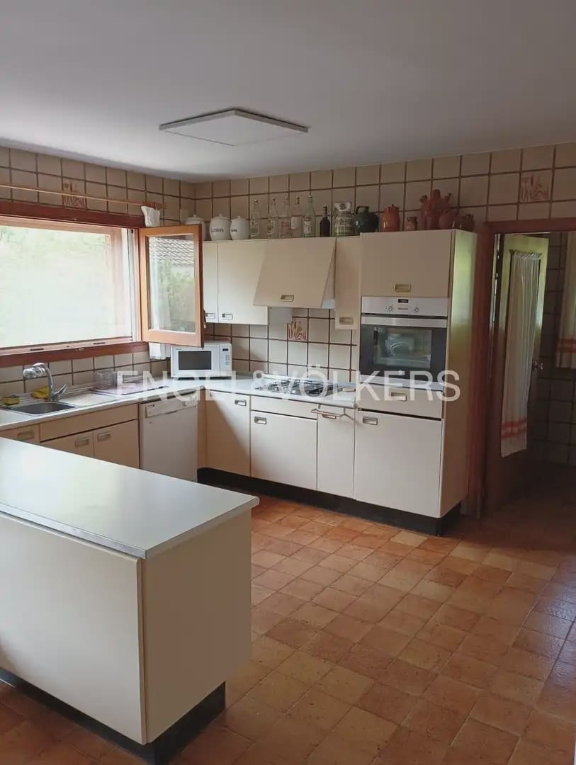 4 bedroom Villa for rent in Picassent with pool garage - € 2,200 (Ref: 10113472)
