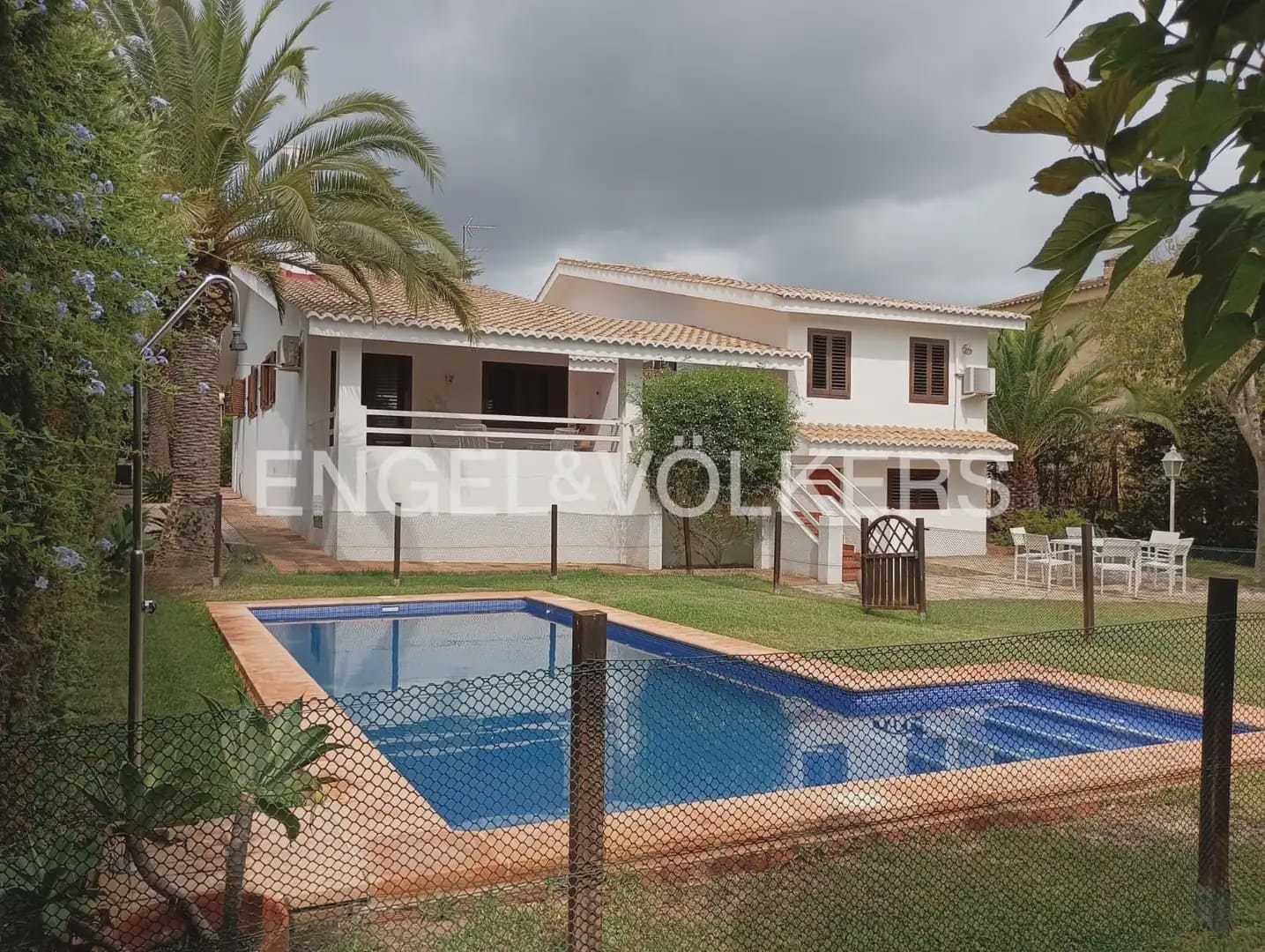 4 bedroom Villa for rent in Picassent with pool garage - € 2,200 (Ref: 10113472)