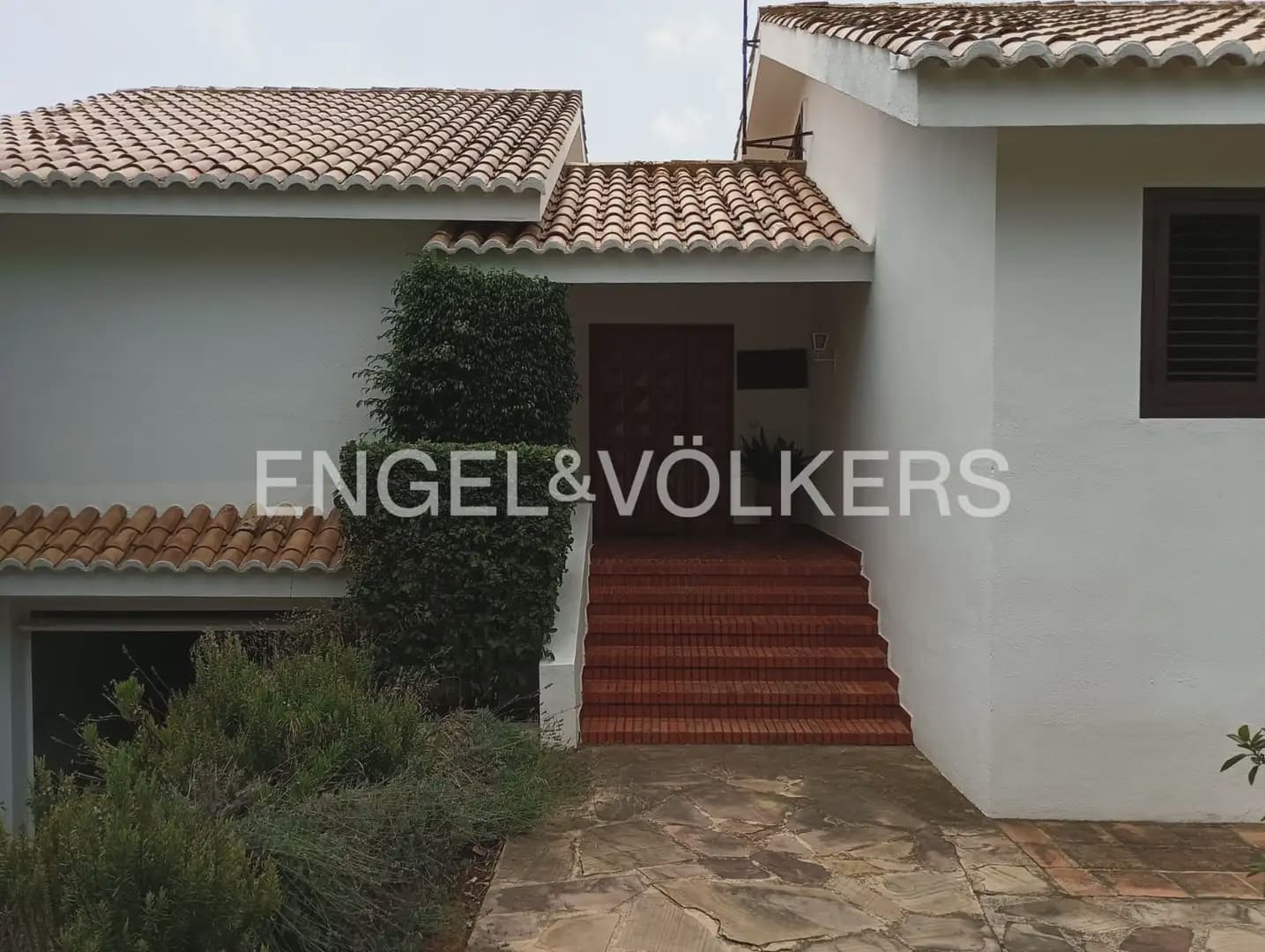 4 bedroom Villa for rent in Picassent with pool garage - € 2,200 (Ref: 10113472)