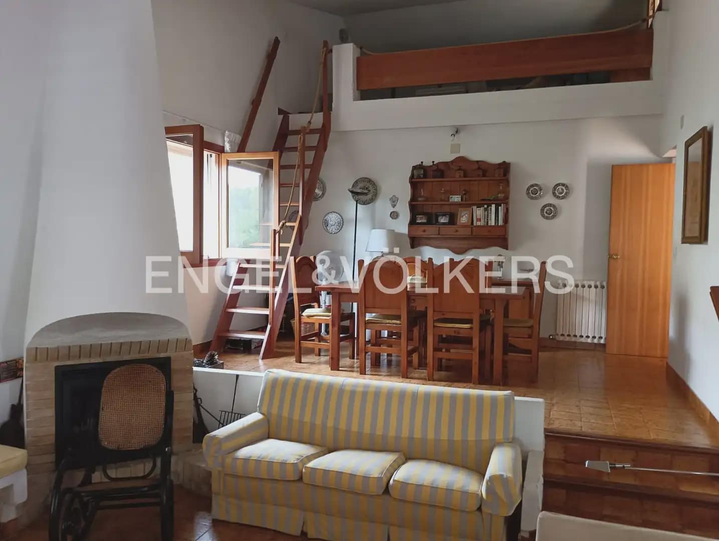 4 bedroom Villa for rent in Picassent with pool garage - € 2,200 (Ref: 10113472)