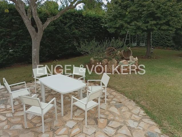 Chalet de 4 habitaciones en Picassent en alquiler con piscina garaje - 2.200 € (Ref: 10113472)