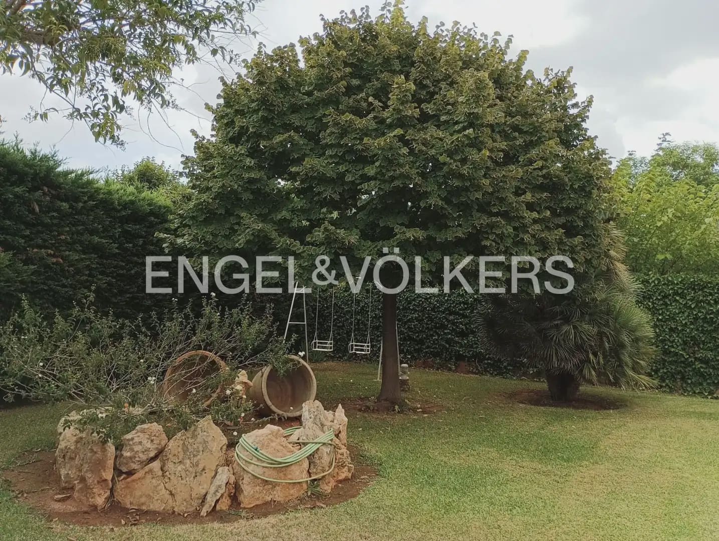4 bedroom Villa for rent in Picassent with pool garage - € 2,200 (Ref: 10113472)