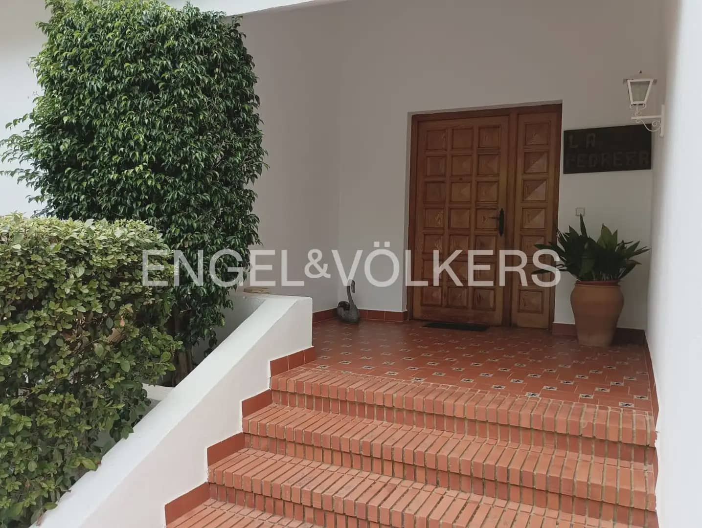 4 bedroom Villa for rent in Picassent with pool garage - € 2,200 (Ref: 10113472)