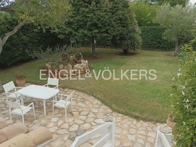 Chalet de 4 habitaciones en Picassent en alquiler con piscina garaje - 2.200 € (Ref: 10113472)