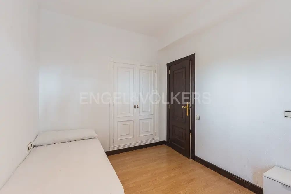 4 quarto Moradia para arrendar em Naquera com piscina garagem - 3 000 € (Ref: 10113473)
