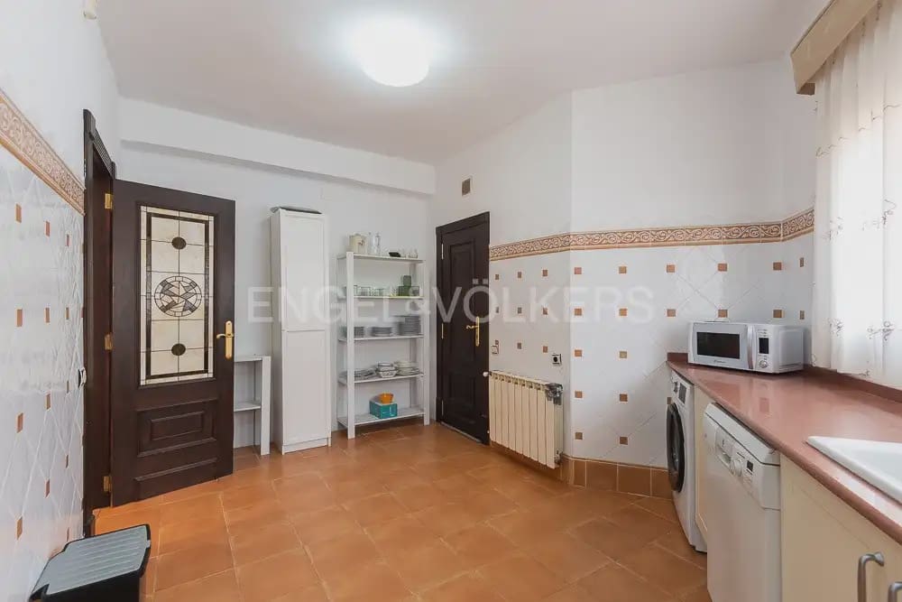 4 quarto Moradia para arrendar em Naquera com piscina garagem - 3 000 € (Ref: 10113473)