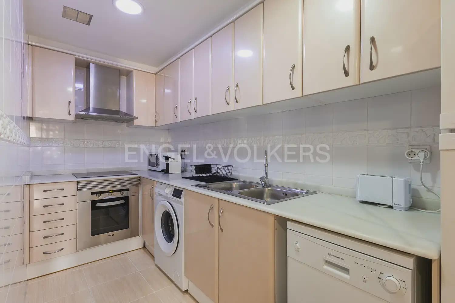 Ático de 3 habitaciones en València ciudad en alquiler - 3.200 € (Ref: 10113476)