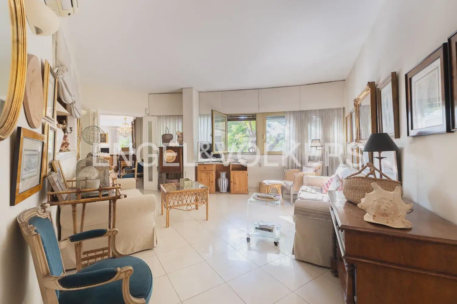 3 bedroom Flat for sale in Valencia city with garage - € 1,750,000 (Ref: 10116071)