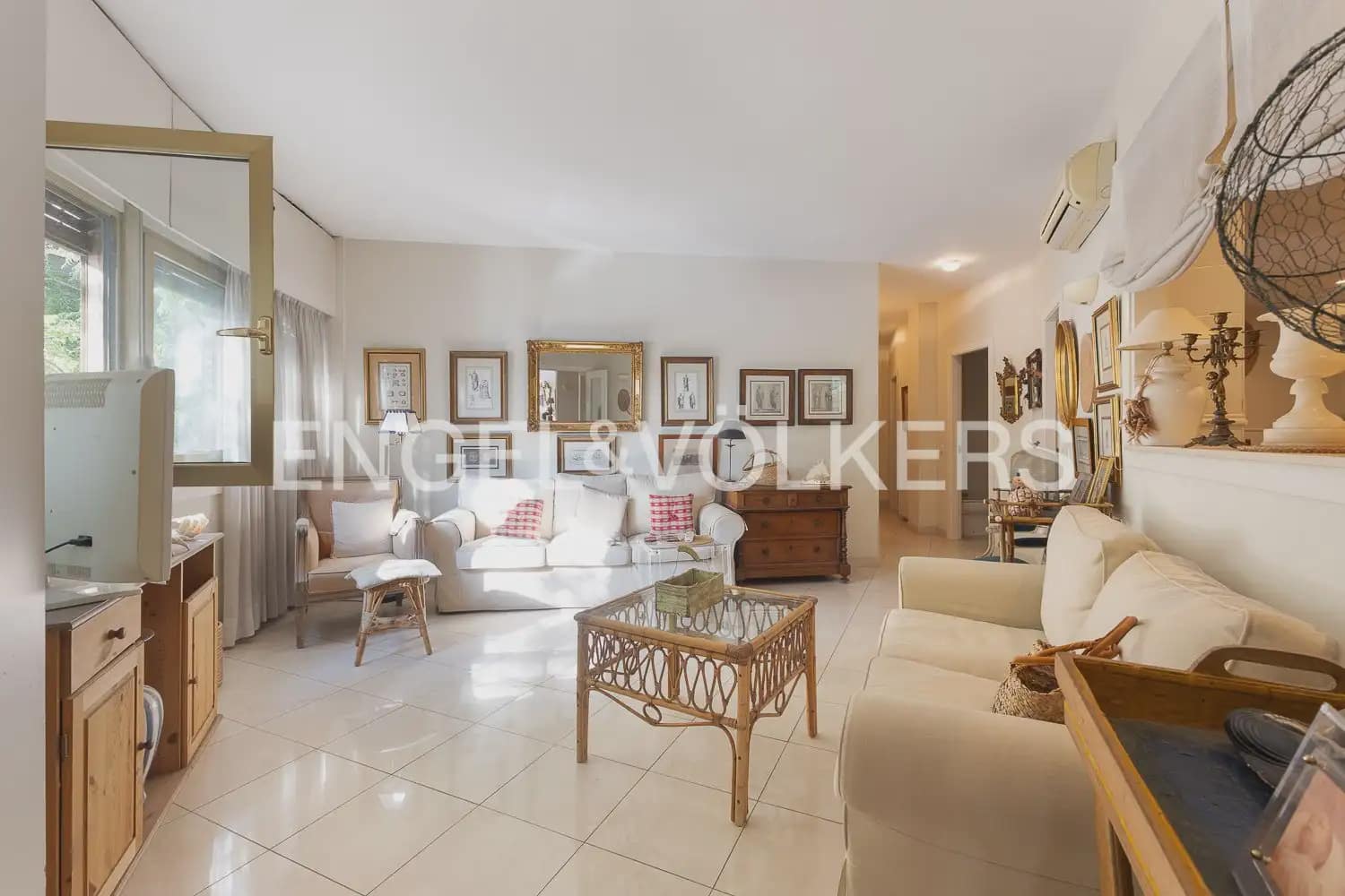 3 bedroom Flat for sale in Valencia city with garage - € 1,750,000 (Ref: 10116071)