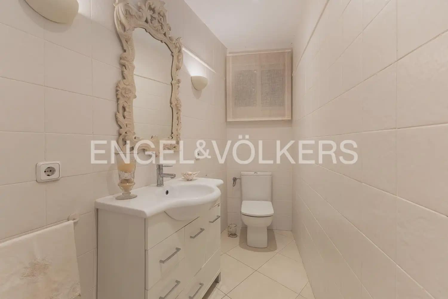 3 bedroom Flat for sale in Valencia city with garage - € 1,750,000 (Ref: 10116071)