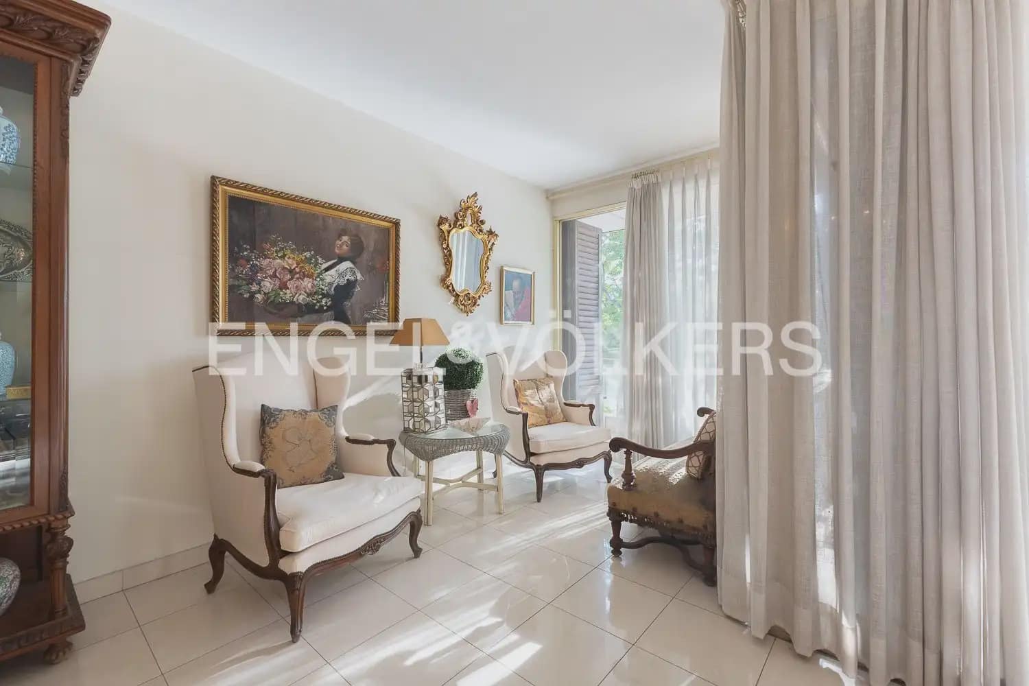 3 bedroom Flat for sale in Valencia city with garage - € 1,750,000 (Ref: 10116071)