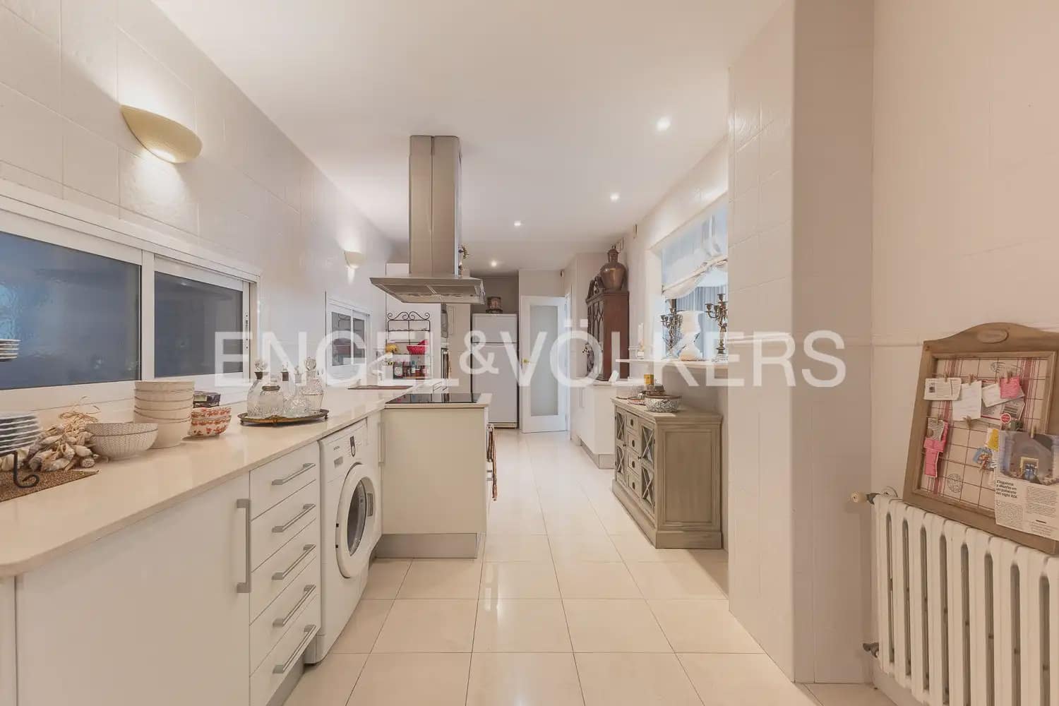 3 bedroom Flat for sale in Valencia city with garage - € 1,750,000 (Ref: 10116071)