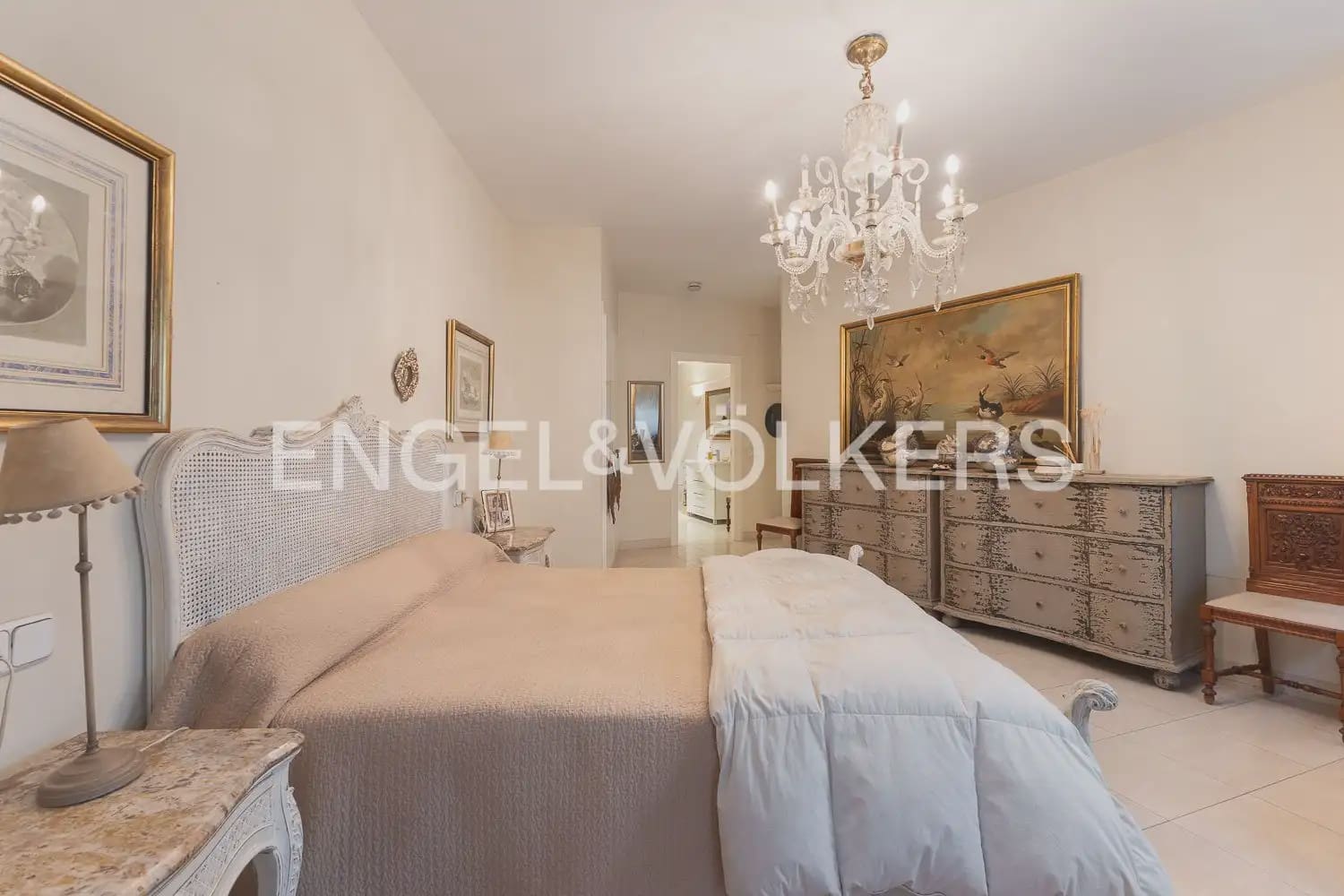 3 bedroom Flat for sale in Valencia city with garage - € 1,750,000 (Ref: 10116071)