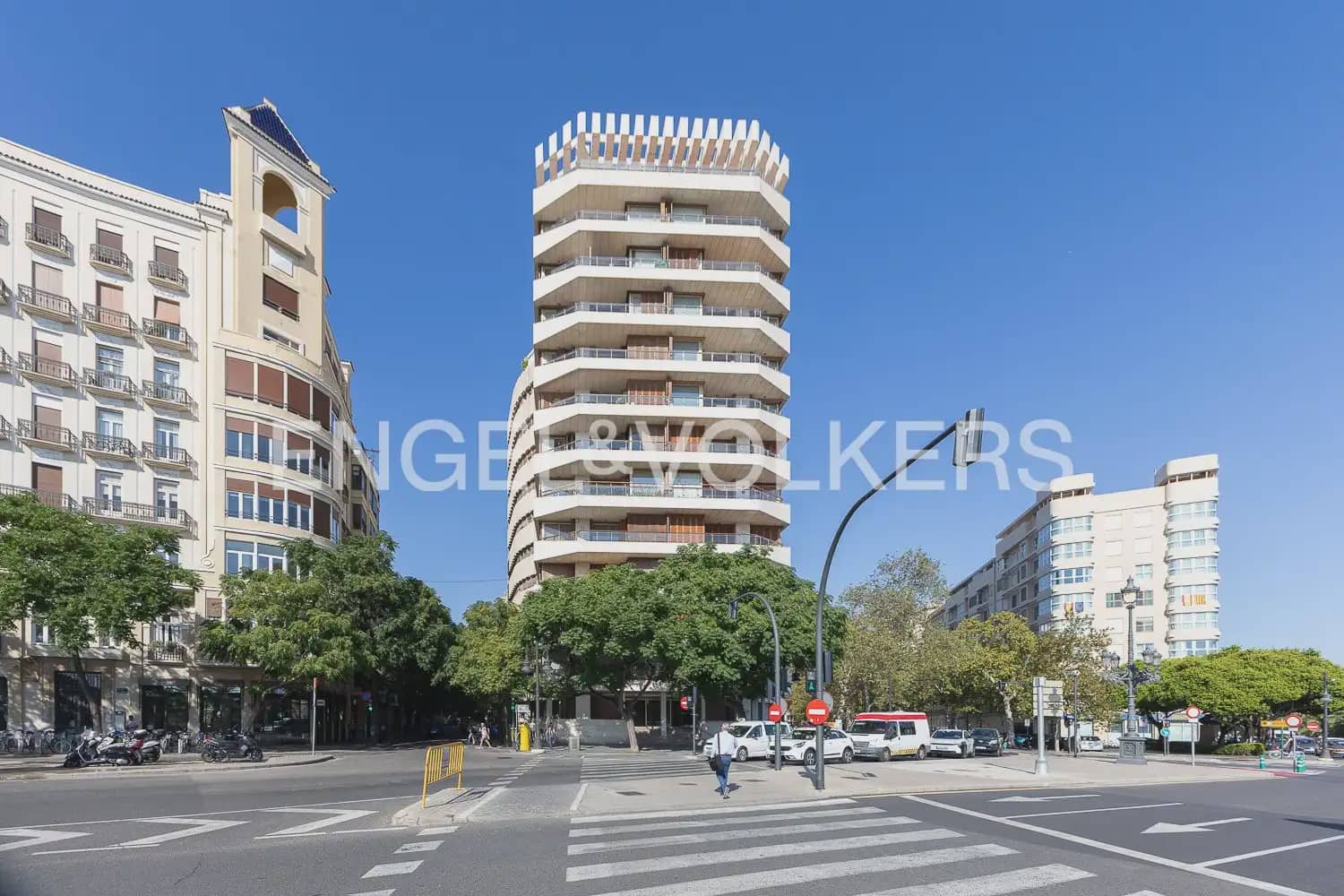 3 bedroom Flat for sale in Valencia city with garage - € 1,750,000 (Ref: 10116071)