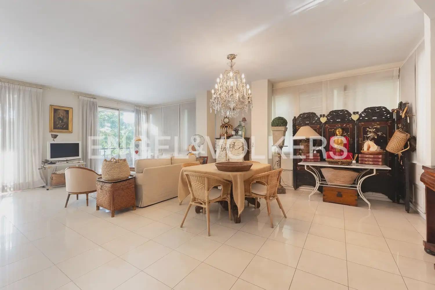 3 bedroom Flat for sale in Valencia city with garage - € 1,750,000 (Ref: 10116071)