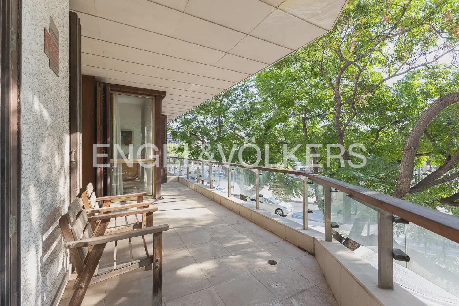 3 bedroom Flat for sale in Valencia city with garage - € 1,750,000 (Ref: 10116071)