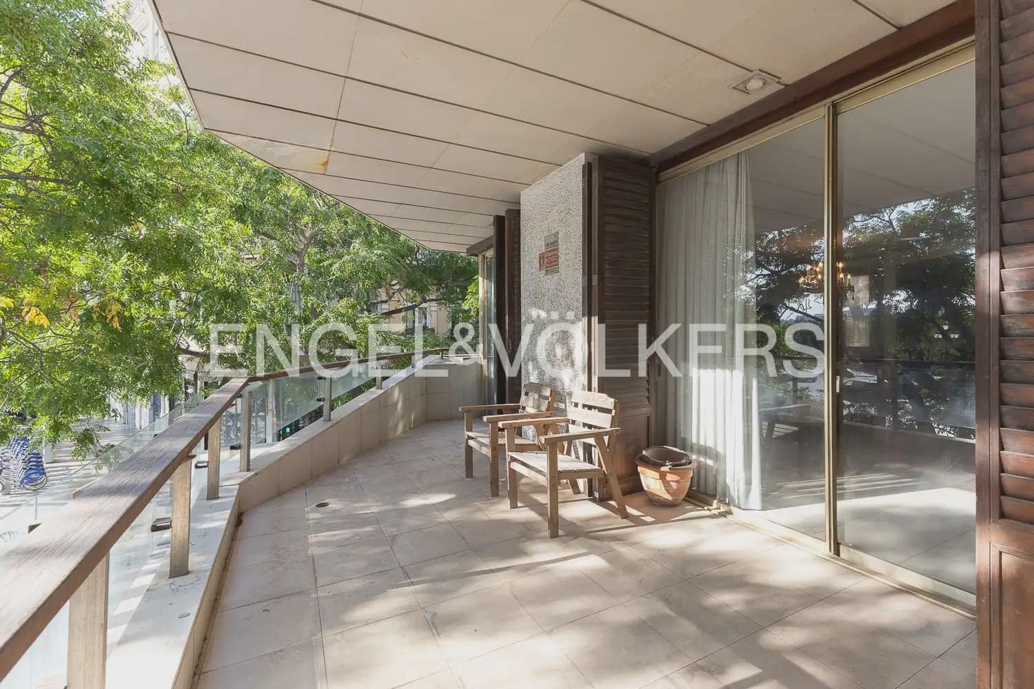 3 bedroom Flat for sale in Valencia city with garage - € 1,750,000 (Ref: 10116071)