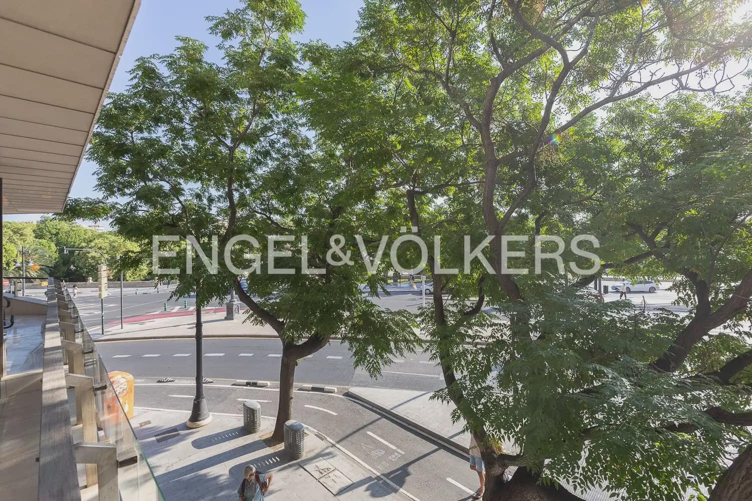 3 bedroom Flat for sale in Valencia city with garage - € 1,750,000 (Ref: 10116071)