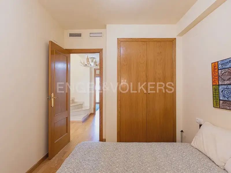 Villa/Maison de 3 chambres à louer à Chiva avec garage - 1 600 € (Ref: 10116073)