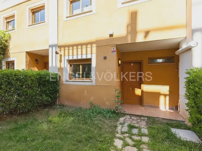 Villa/Maison de 3 chambres à louer à Chiva avec garage - 1 600 € (Ref: 10116073)