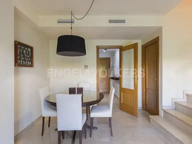 Villa/Maison de 3 chambres à louer à Chiva avec garage - 1 600 € (Ref: 10116073)
