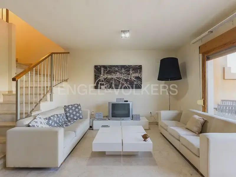 Villa/Maison de 3 chambres à louer à Chiva avec garage - 1 600 € (Ref: 10116073)
