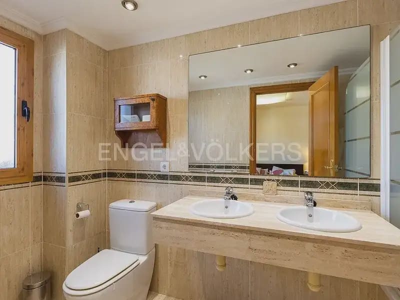 Villa/Maison de 3 chambres à louer à Chiva avec garage - 1 600 € (Ref: 10116073)