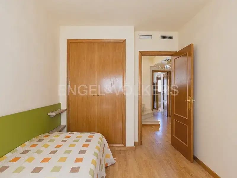 Villa/Maison de 3 chambres à louer à Chiva avec garage - 1 600 € (Ref: 10116073)