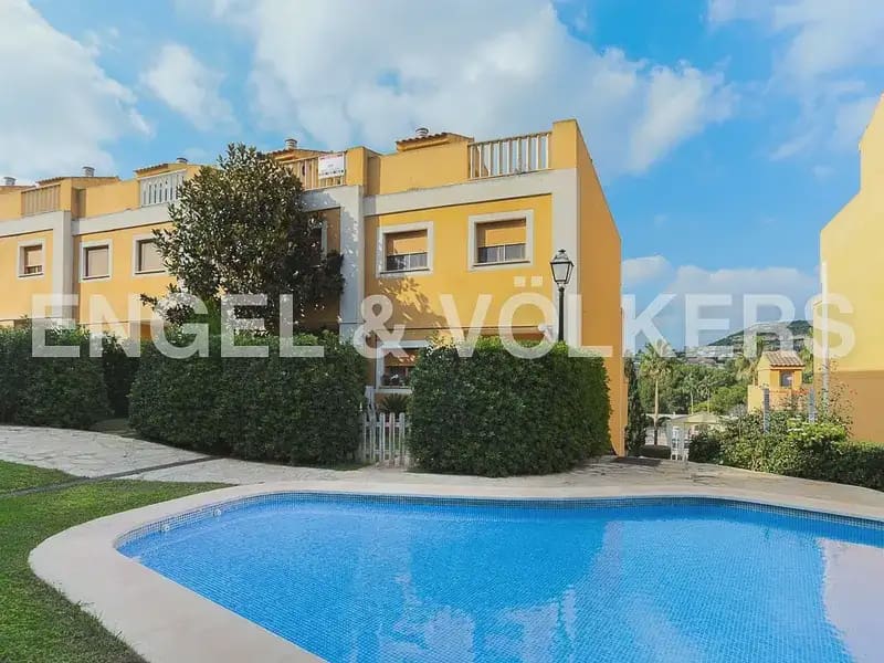 Villa/Maison de 3 chambres à louer à Chiva avec garage - 1 600 € (Ref: 10116073)