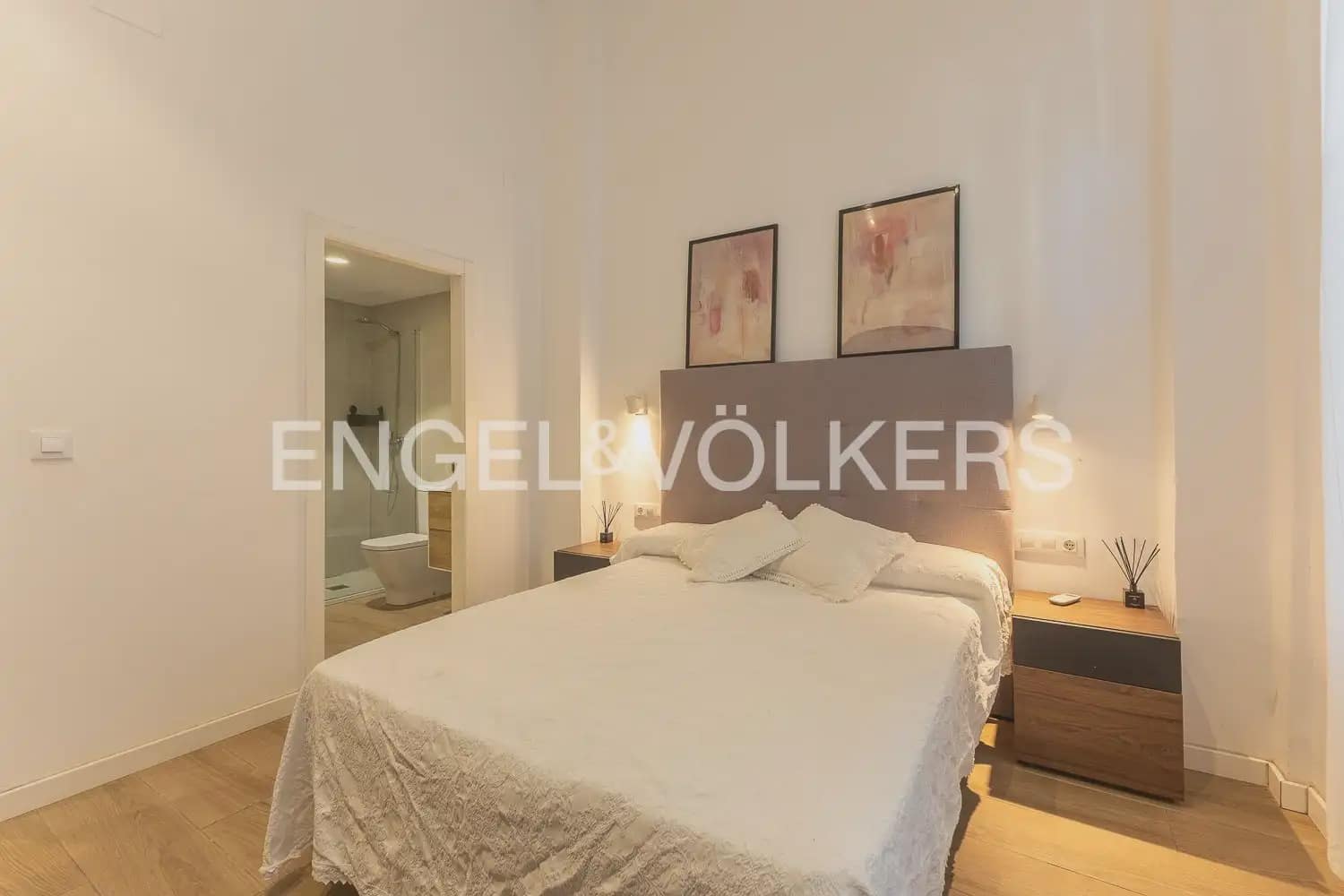 2 bedroom Flat for sale in Valencia city - € 475,000 (Ref: 10116075)