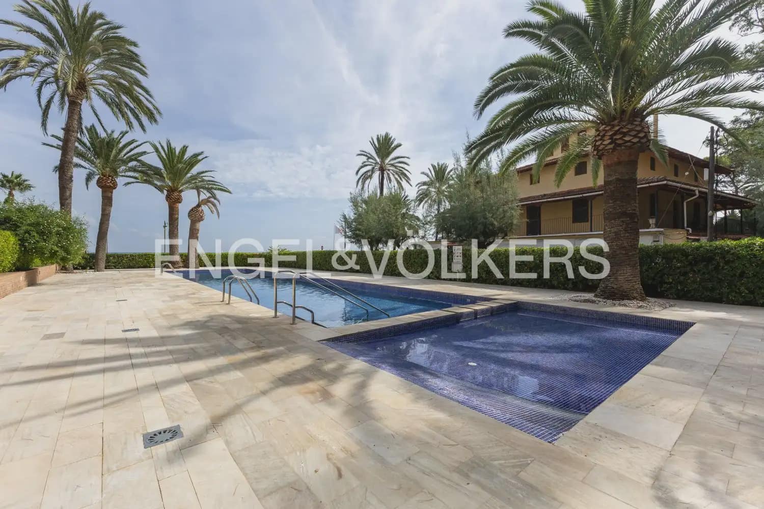 Appartement de 3 chambres à louer à Denia avec piscine garage - 2 900 € (Ref: 10118373)
