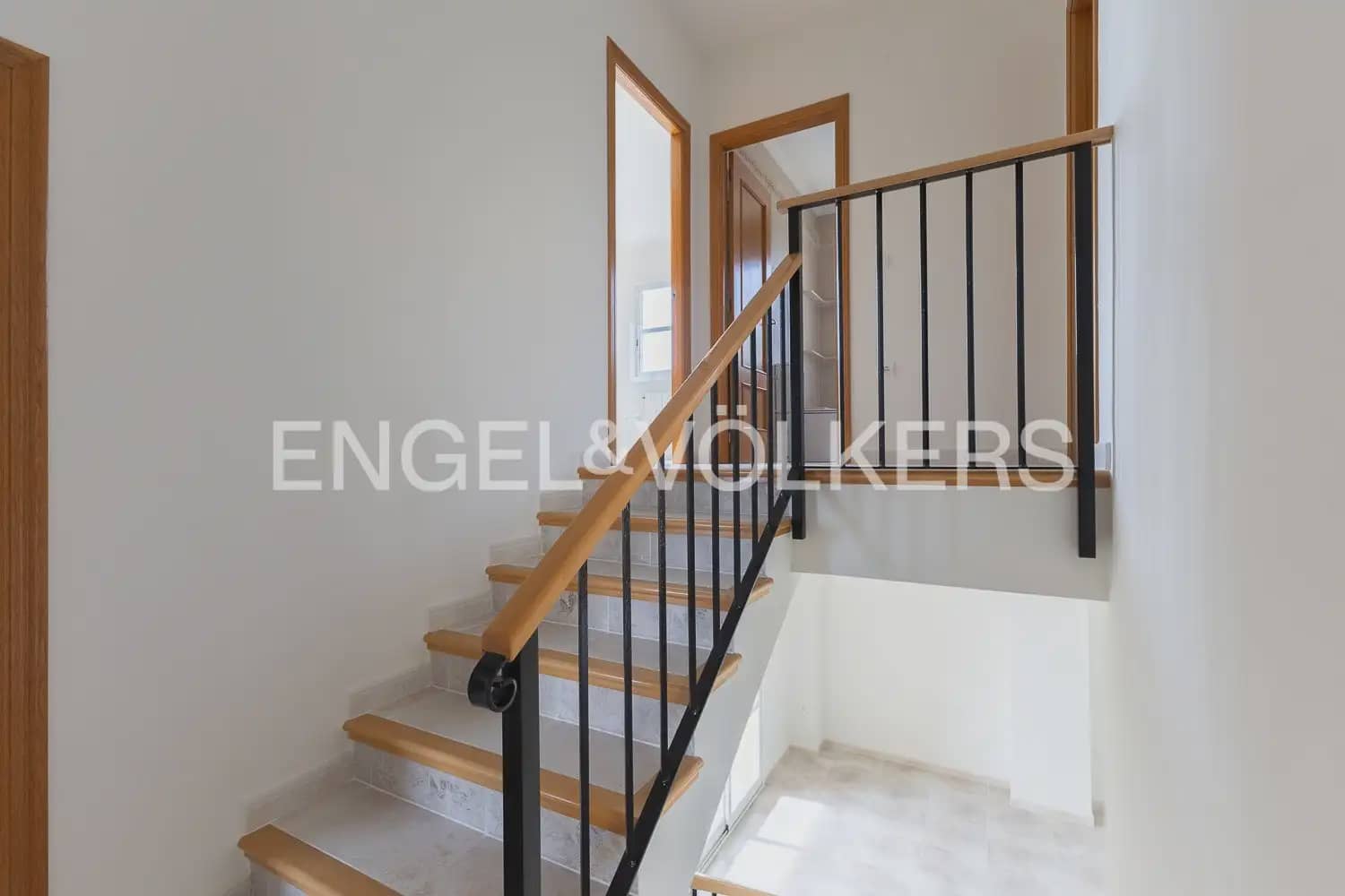 4 Zimmer Villa zu vermieten in Riba-roja de Turia mit Pool Garage - 3.500 € (Ref: 10118496)